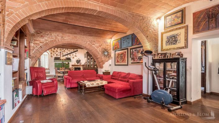 Image No.20-11 Bed Apartment for sale