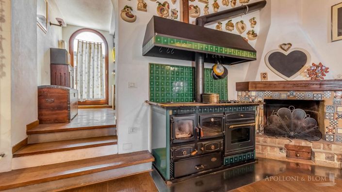 Image No.24-11 Bed Apartment for sale