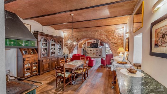 Image No.4-11 Bed Apartment for sale