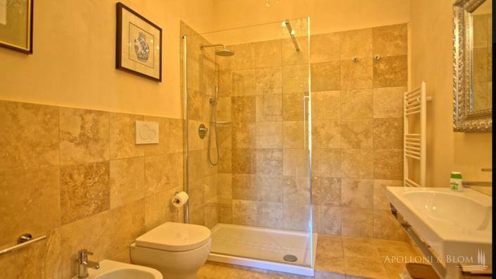 Image No.26-7 Bed Apartment for sale