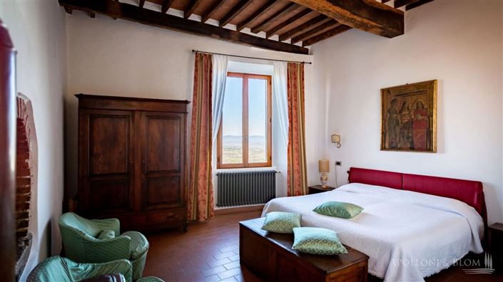 Image No.4-13 Bed Apartment for sale