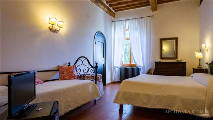 Image No.9-13 Bed Apartment for sale