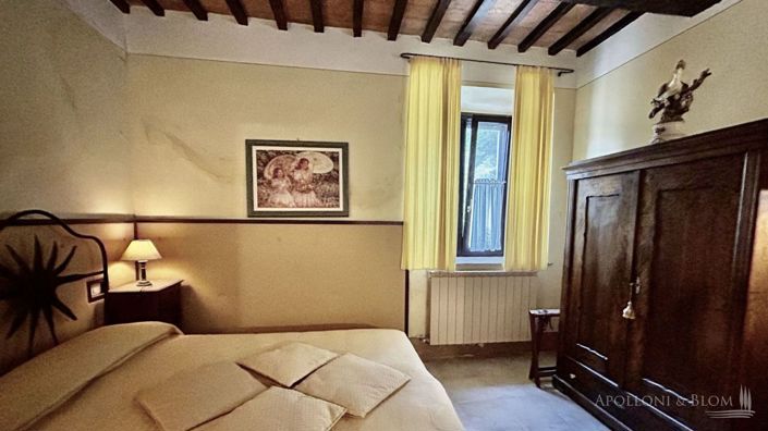 Image No.12-8 Bed Apartment for sale