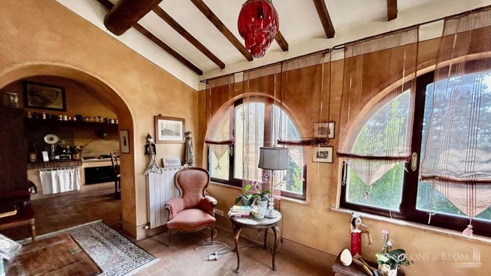 Image No.4-8 Bed Apartment for sale