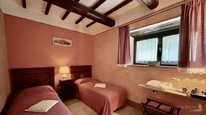 Image No.9-8 Bed Apartment for sale