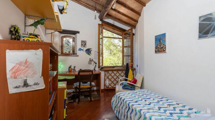 Image No.21-5 Bed Apartment for sale