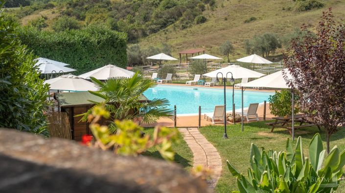 Image No.9-13 Bed Apartment for sale