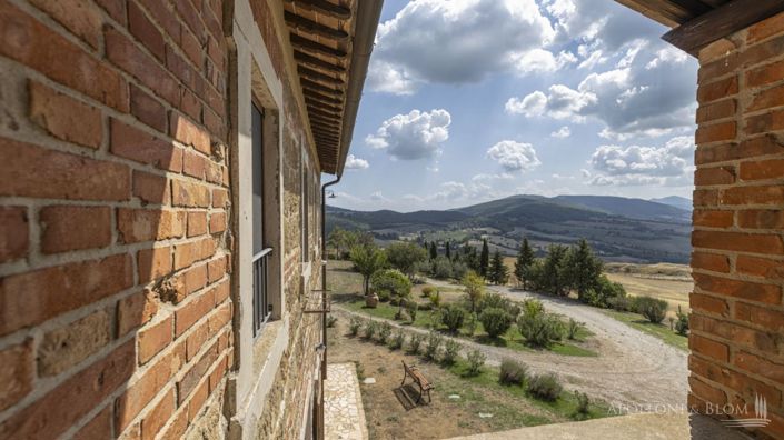 Image No.6-9 Bed Apartment for sale