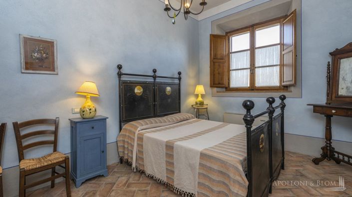 Image No.3-9 Bed Apartment for sale