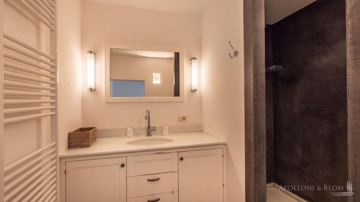 Image No.16-8 Bed Apartment for sale