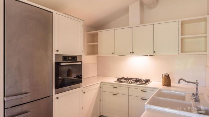 Image No.5-8 Bed Apartment for sale