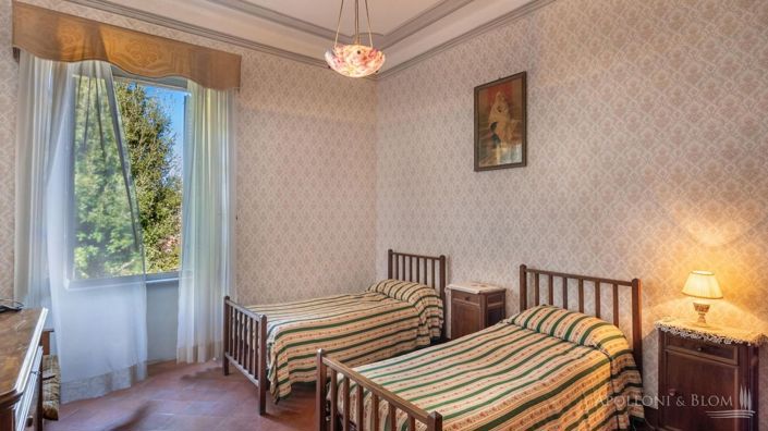 Image No.14-8 Bed Apartment for sale