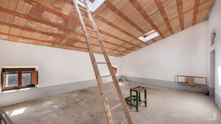 Image No.19-8 Bed Apartment for sale