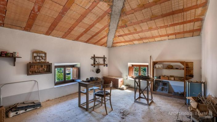 Image No.21-8 Bed Apartment for sale