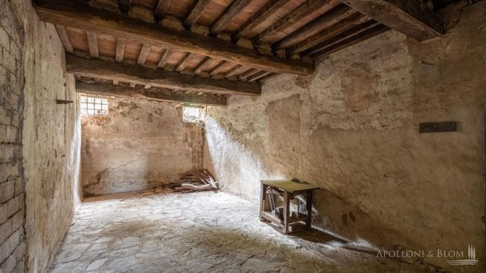 Image No.20-10 Bed Apartment for sale