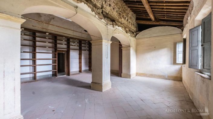 Image No.28-10 Bed Apartment for sale