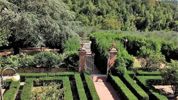 Image No.11-28 Bed Villa for sale