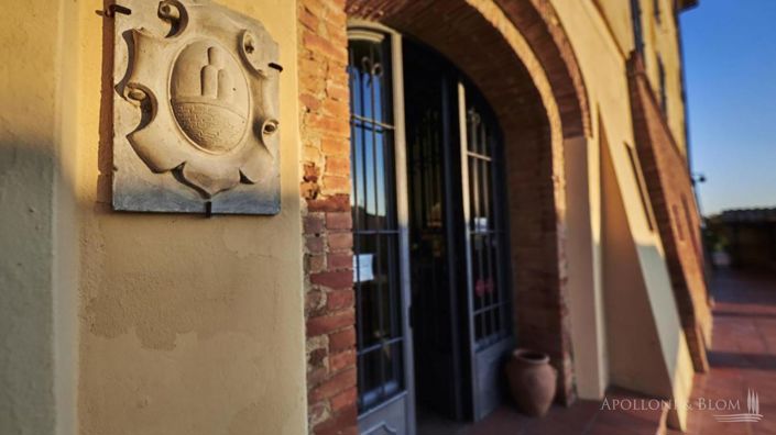 Image No.13-28 Bed Villa for sale