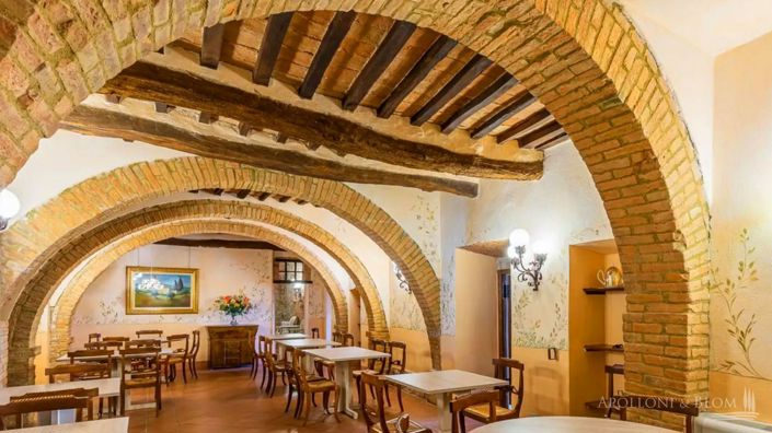 Image No.15-28 Bed Villa for sale