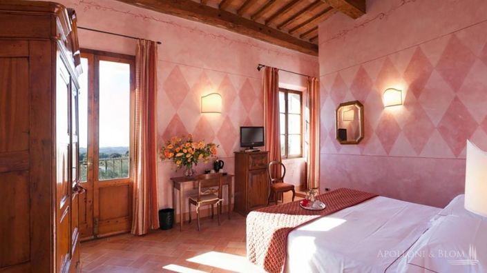 Image No.19-28 Bed Villa for sale