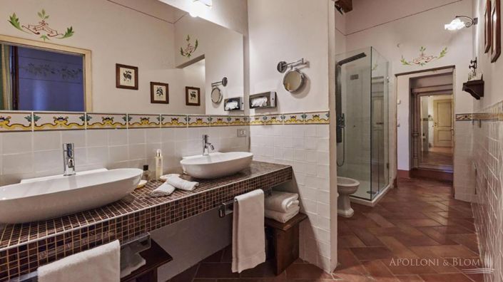 Image No.22-28 Bed Villa for sale