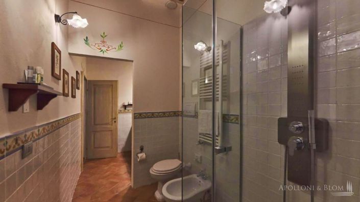 Image No.28-28 Bed Villa for sale