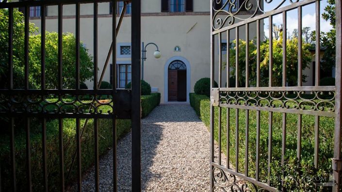 Image No.8-28 Bed Villa for sale