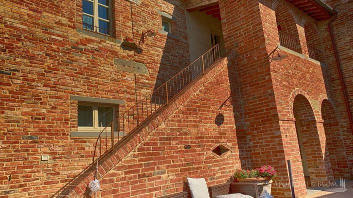 Image No.3-12 Bed Apartment for sale