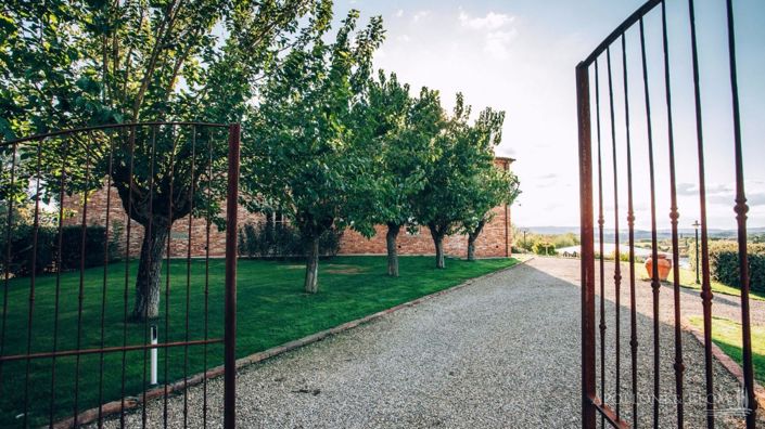 Image No.9-12 Bed Apartment for sale