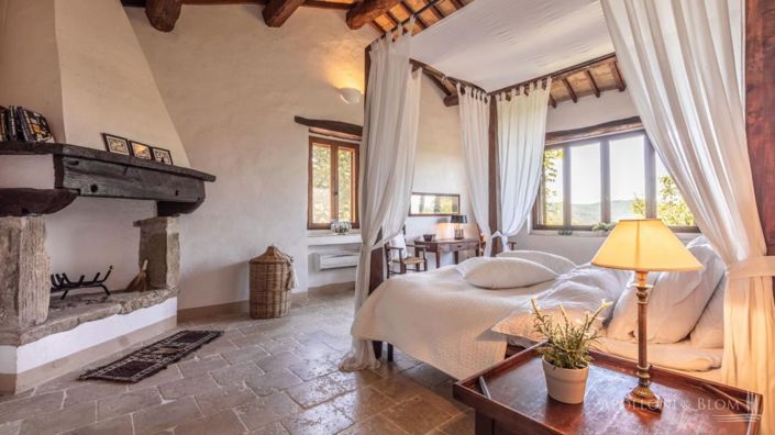 Image No.27-9 Bed Apartment for sale