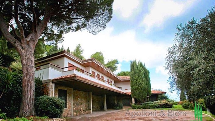 Image No.20-7 Bed Apartment for sale