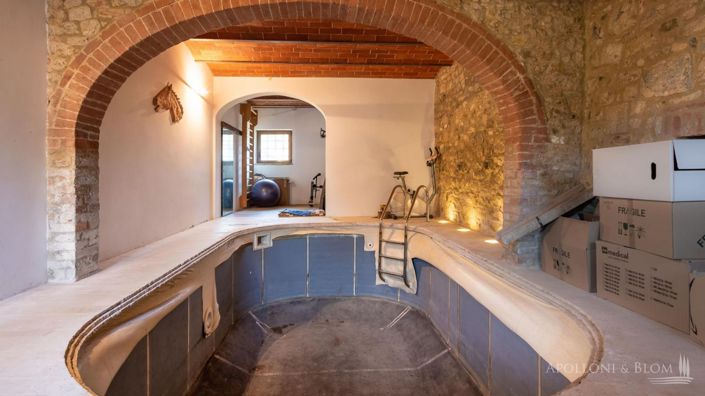 Image No.22-10 Bed Apartment for sale