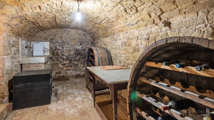 Image No.24-10 Bed Apartment for sale