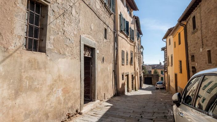 Image No.10-5 Bed Country House for sale