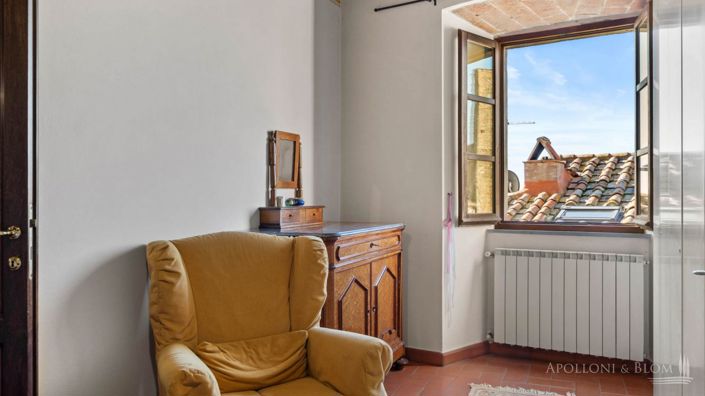 Image No.11-5 Bed Country House for sale