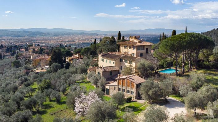 Image No.1-17 Bed Villa for sale