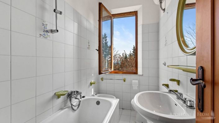 Image No.25-7 Bed Apartment for sale