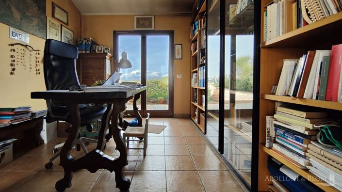 Image No.18-3 Bed Vineyard for sale