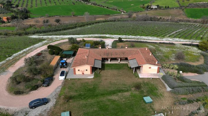 Image No.6-3 Bed Vineyard for sale