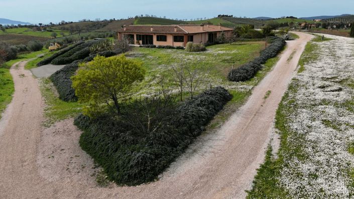 Image No.8-3 Bed Vineyard for sale