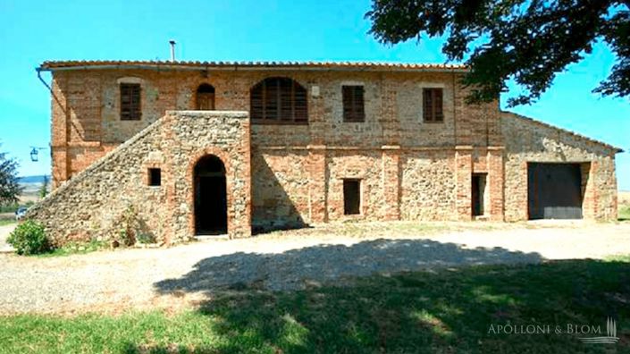 Image No.10-8 Bed Apartment for sale