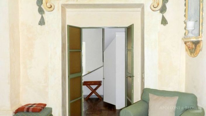 Image No.12-8 Bed Apartment for sale