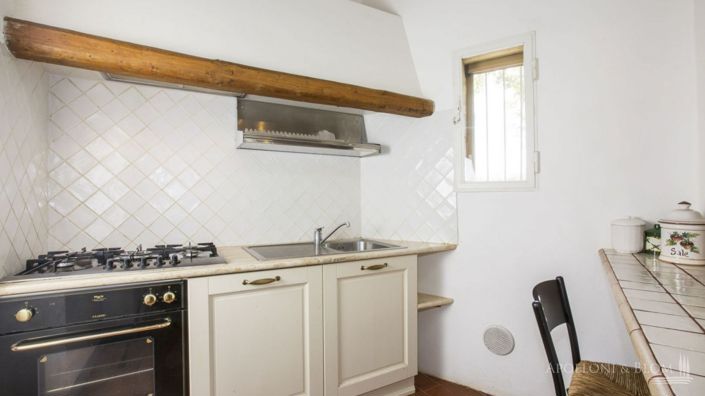 Image No.20-8 Bed Apartment for sale