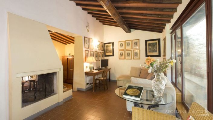 Image No.24-8 Bed Apartment for sale