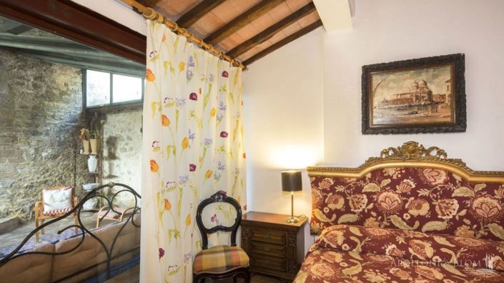 Image No.25-8 Bed Apartment for sale