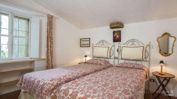 Image No.27-8 Bed Apartment for sale