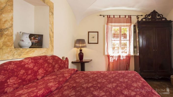 Image No.30-8 Bed Apartment for sale