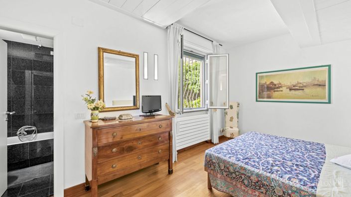 Image No.22-3 Bed Country House for sale