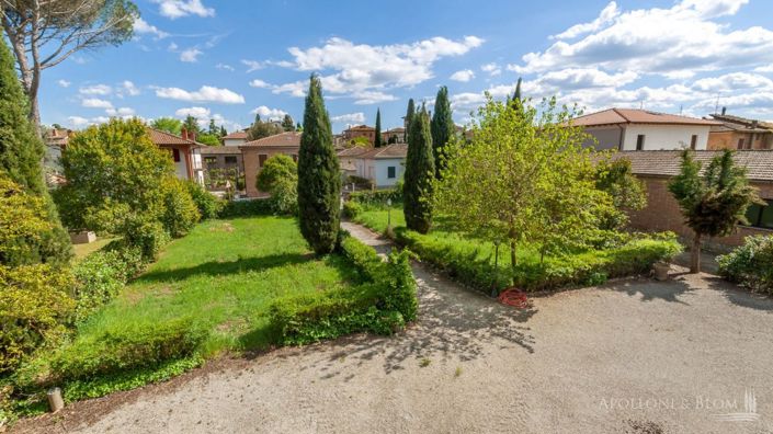 Image No.10-5 Bed Country House for sale