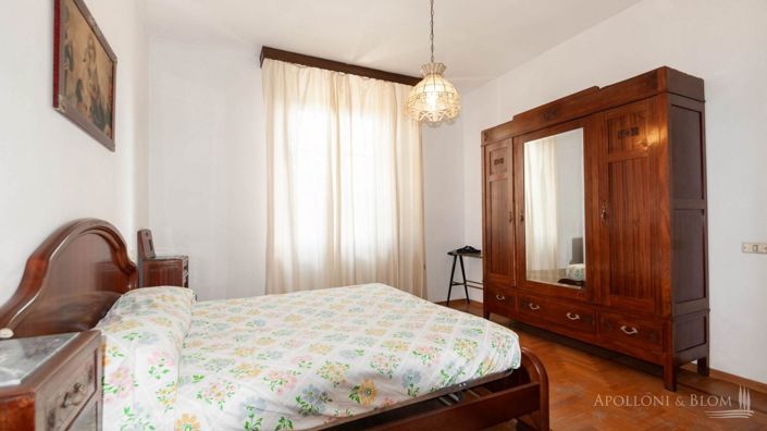 Image No.18-5 Bed Country House for sale